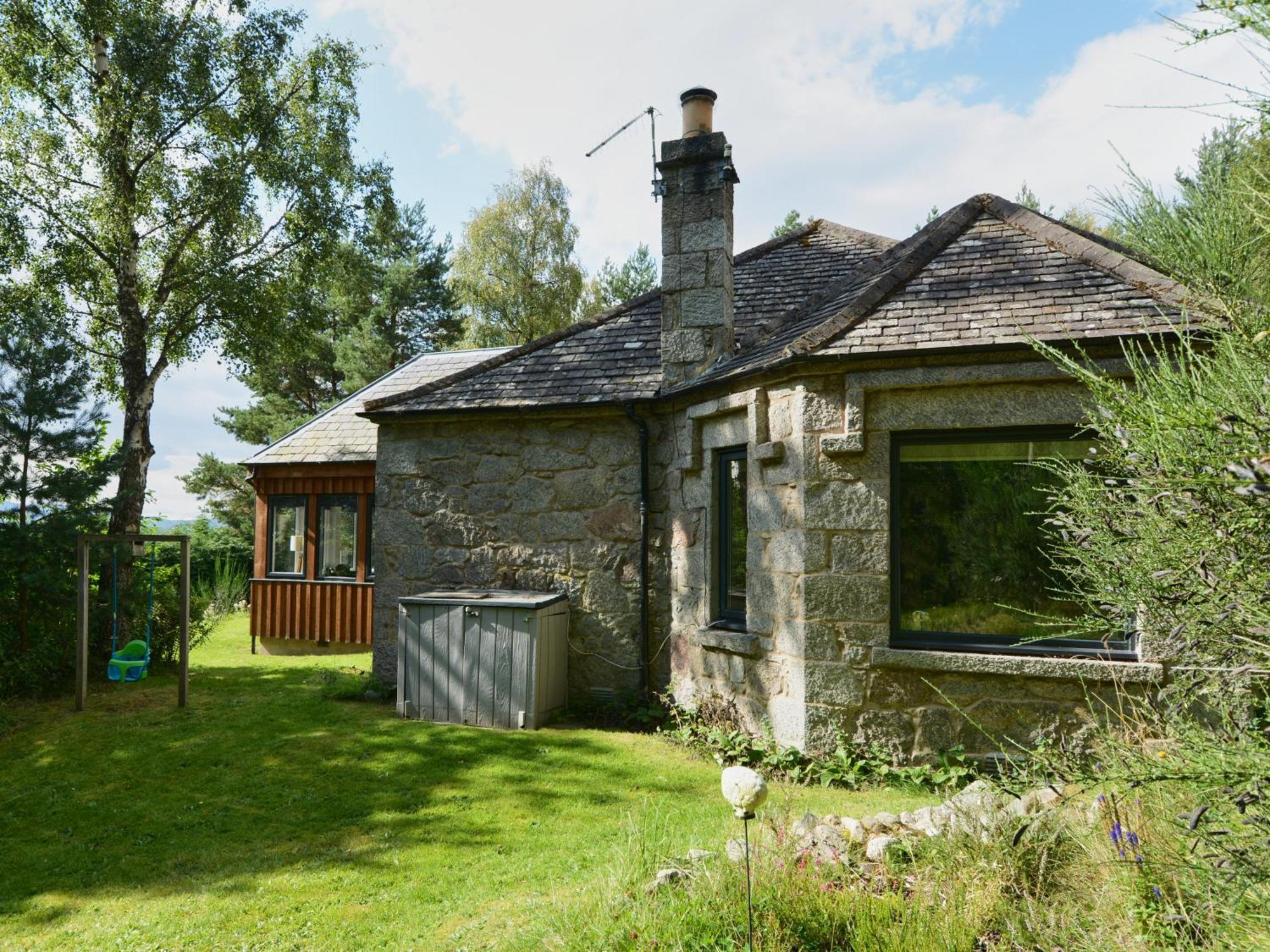 Amazing Cottage With Private Indoor Swim Pool And Hot Tub Grantown-on-Spey Exteriér fotografie