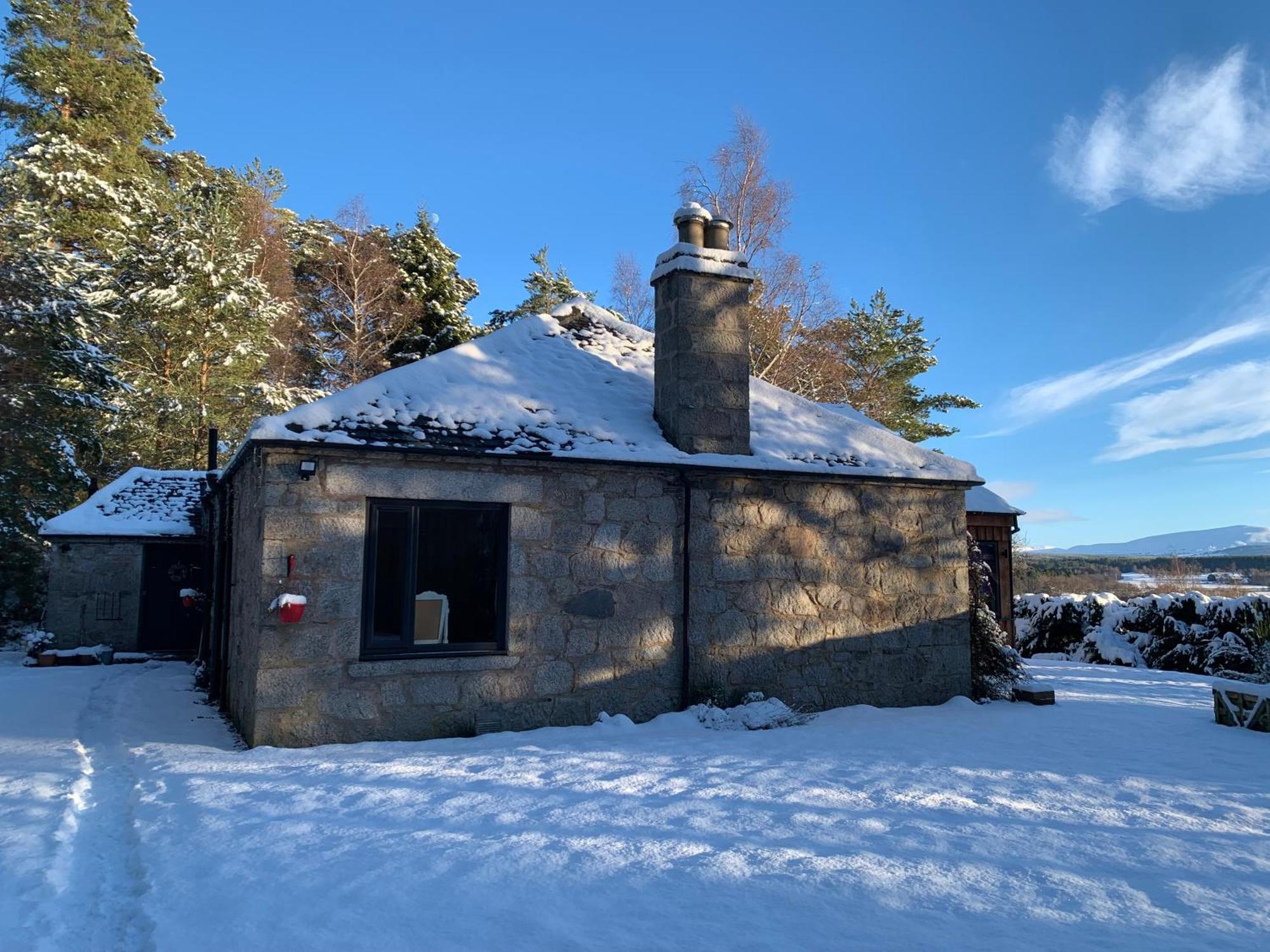 Amazing Cottage With Private Indoor Swim Pool And Hot Tub Grantown-on-Spey Exteriér fotografie