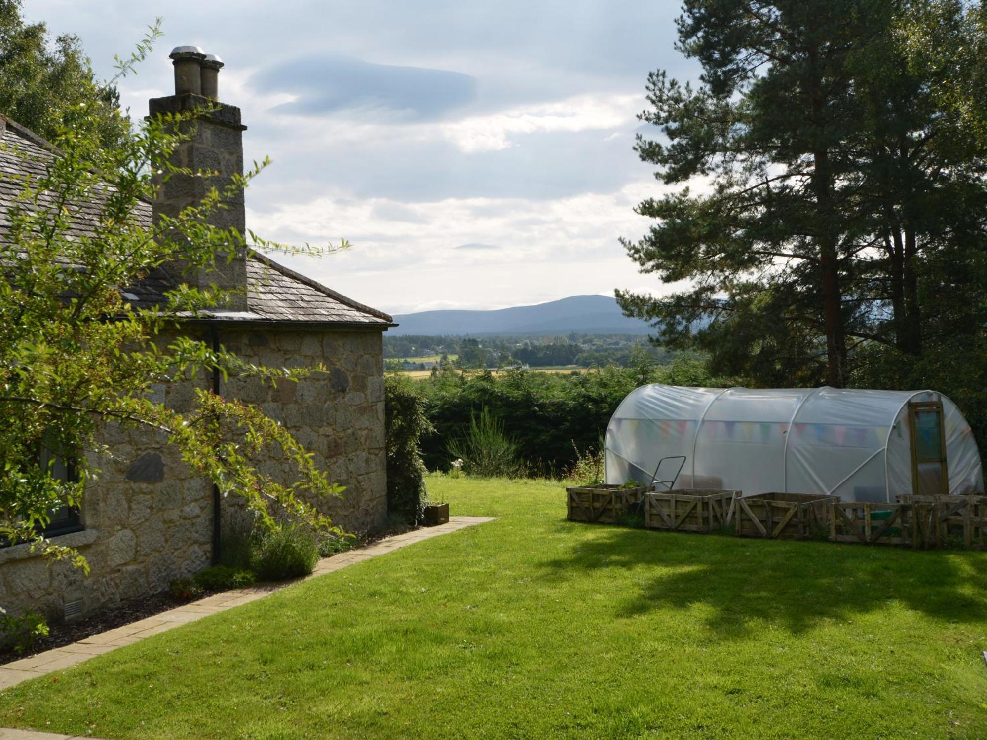 Amazing Cottage With Private Indoor Swim Pool And Hot Tub Grantown-on-Spey Exteriér fotografie